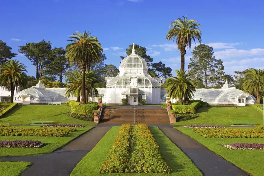 Vue extérieure du Conservatoire des Fleurs de San Francisco.